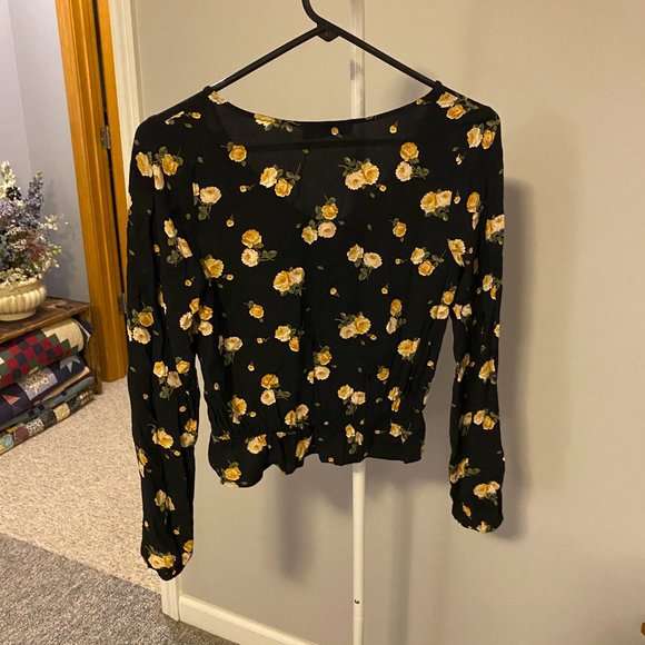 Hollister Peplum Long-Sleeved Top. Size XS. - Picture 2 of 2